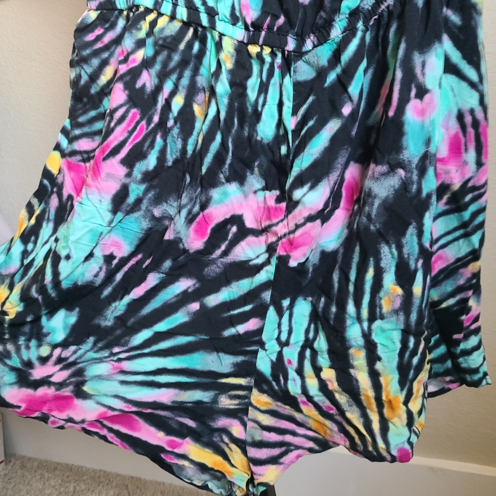 Juniors' SO Flutter Off-the-Shoulder Romper - Picture 4 of 5